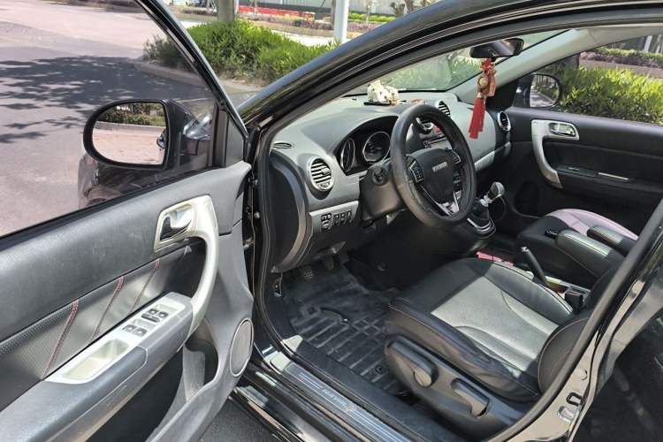 Used Haval H6 2015 Upgraded Model 1.5T Manual Two-Wheel Drive Elite Version Driver Seat