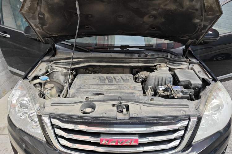 Used Haval H6 2015 Upgraded Model 1.5T Manual Two-Wheel Drive Elite Version Engine Bay