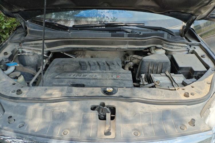 Used Haval H6 2015 Revised Version Sport Edition 1.5T Manual Transmission Two-Wheel Drive Elite Grade Engine Bay
