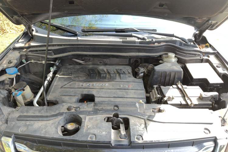 Used Haval H6 2015 Upgraded Model 1.5T Manual Two-Wheel Drive Elite Version Engine Bay