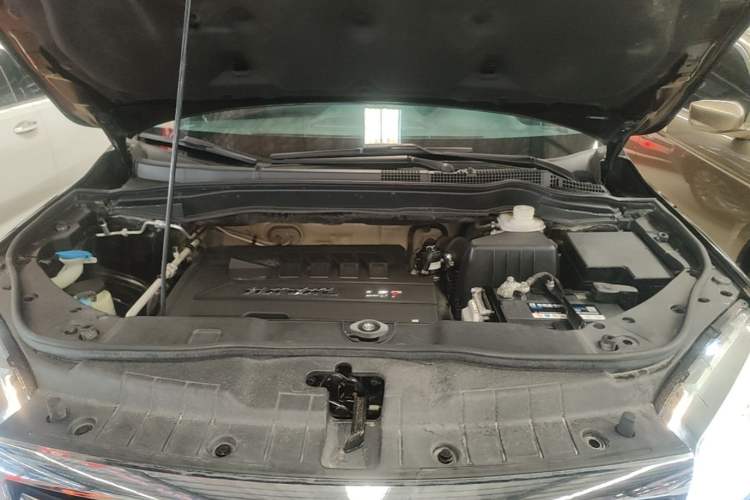 Used Haval H6 2015 Sport Edition 1.5T Automatic Two-Wheel Drive Luxury Model Engine Bay