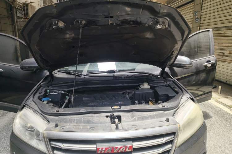 Used Haval H6 2015 Revised Version Sport Edition 1.5T Manual Transmission Two-Wheel Drive Elite Grade Engine Bay