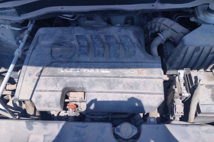 Used Haval H6 2015 Revised Version Sport Edition 1.5T Manual Transmission Two-Wheel Drive Elite Grade Engine Bay