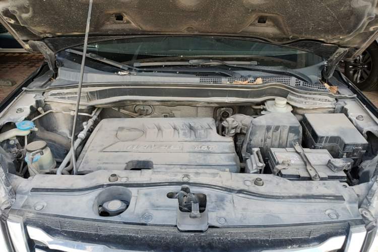 Used Haval H6 2015 Upgraded Model 1.5T Manual Two-Wheel Drive Elite Version Engine Bay