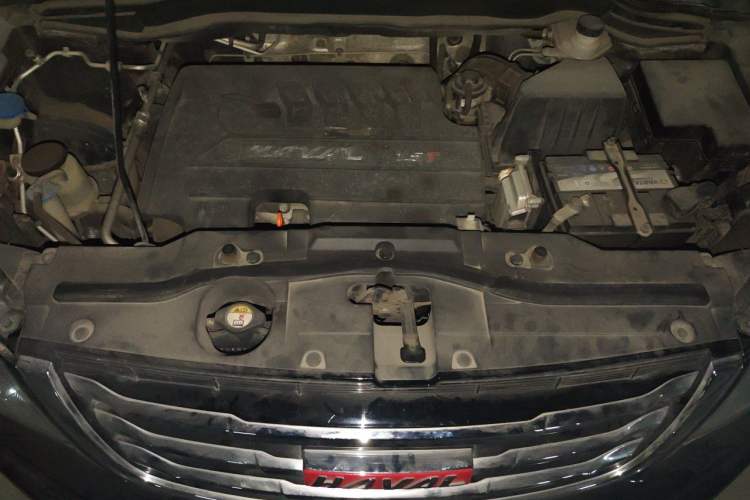 Used Haval H6 2015 Upgraded Model 1.5T Manual Two-Wheel Drive Elite Version Engine Bay