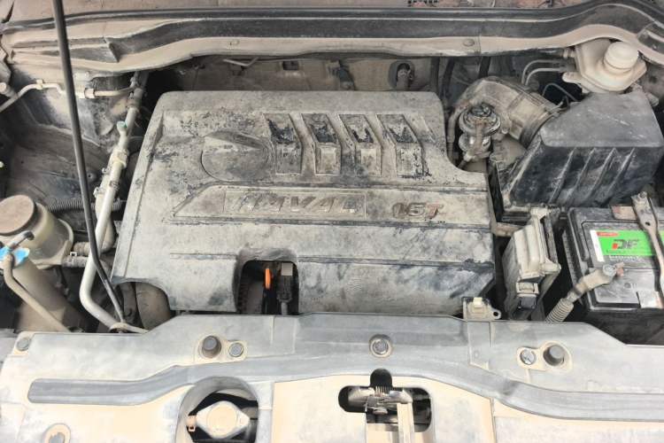 Used Haval H6 2015 Upgraded Model 1.5T Manual Two-Wheel Drive Elite Version Engine Bay