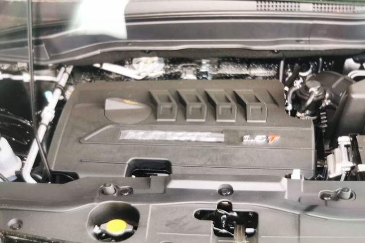 Used Haval H6 2015 Upgraded Model 1.5T Manual Two-Wheel Drive Elite Version Engine Bay