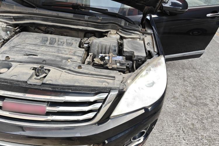 Used Haval H6 2015 Upgraded Model 1.5T Manual Two-Wheel Drive Elite Version Engine Bay Left