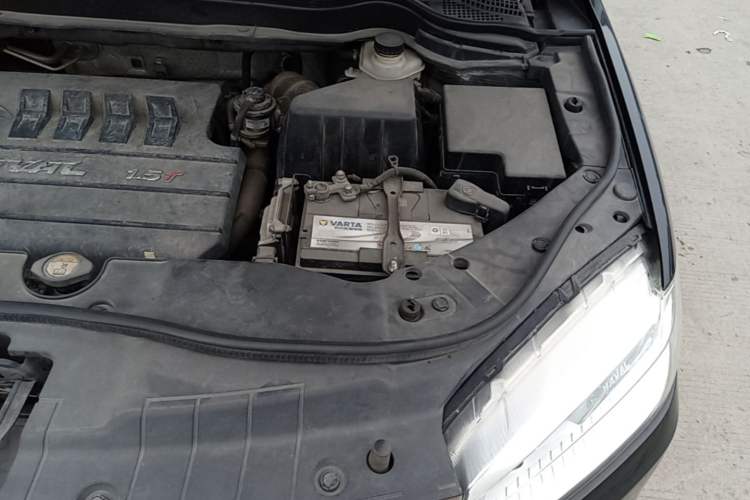 Used Haval H6 2015 Sport Edition 1.5T Automatic Two-Wheel Drive Luxury Model Engine Bay Left