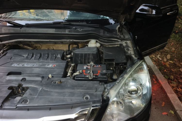 Used Haval H6 2015 Upgraded Model 1.5T Manual Two-Wheel Drive Elite Version Engine Bay Left
