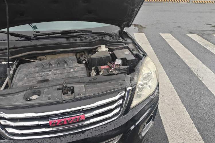 Used Haval H6 2015 Upgraded Model 1.5T Manual Two-Wheel Drive Elite Version Engine Bay Left