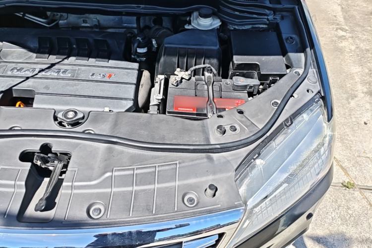 Used Haval H6 2015 Sport Edition 1.5T Automatic Two-Wheel Drive Luxury Model Engine Bay Left