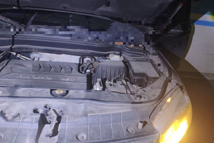 Used Haval H6 2015 Sport Edition 1.5T Automatic Two-Wheel Drive Luxury Model Engine Bay Left