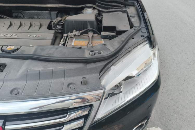 Used Haval H6 2015 Sport Edition 1.5T Automatic Two-Wheel Drive Luxury Model Engine Bay Left
