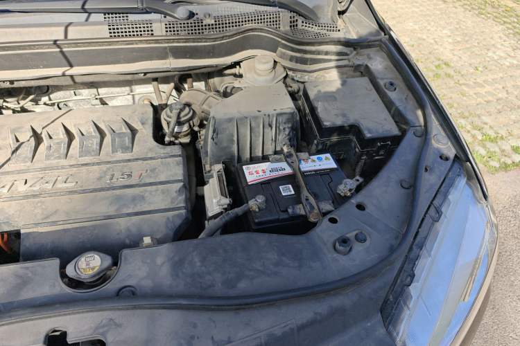 Used Haval H6 2015 Sport Edition 1.5T Manual Two-Wheel Drive Elite Model Engine Bay Left
