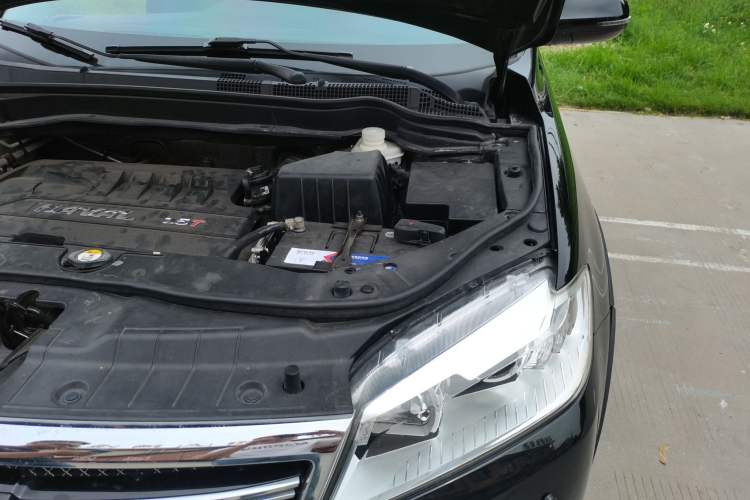 Used Haval H6 2015 Upgraded Model 1.5T Manual Two-Wheel Drive Prestige Version Engine Bay Left