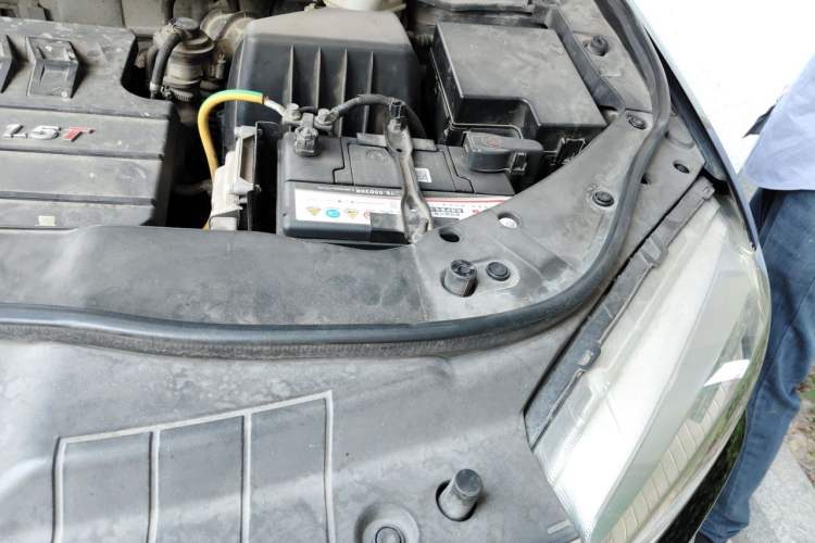 Used Haval H6 2015 Sport Edition 1.5T Automatic Two-Wheel Drive Luxury Model Engine Bay Left