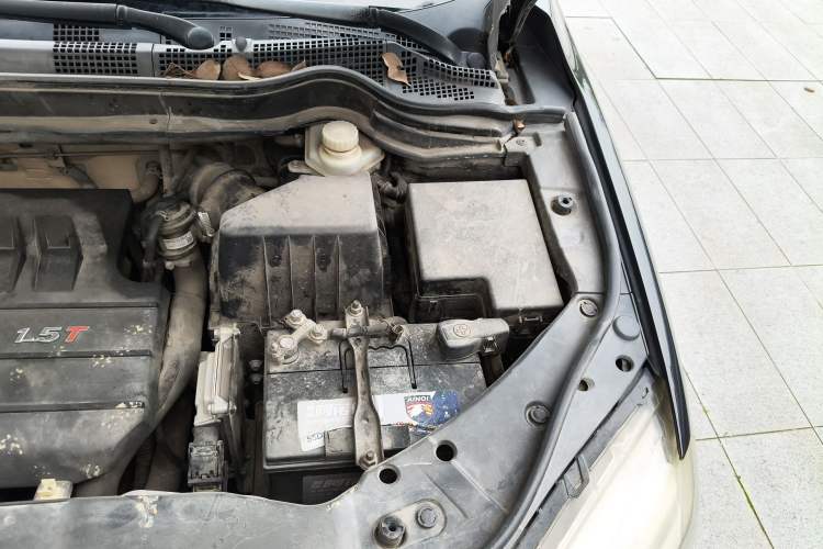 Used Haval H6 2015 Sport Edition 1.5T Automatic Two-Wheel Drive Luxury Model Engine Bay Left