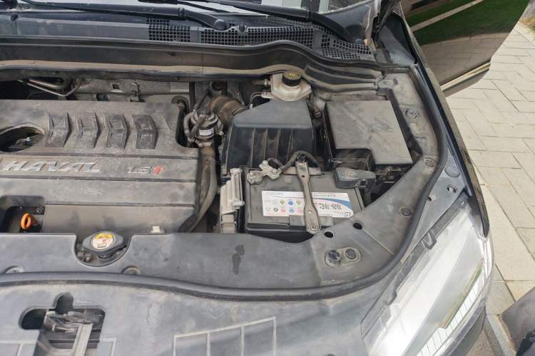 Used Haval H6 2015 Sport Edition 1.5T Automatic Two-Wheel Drive Luxury Model Engine Bay Left