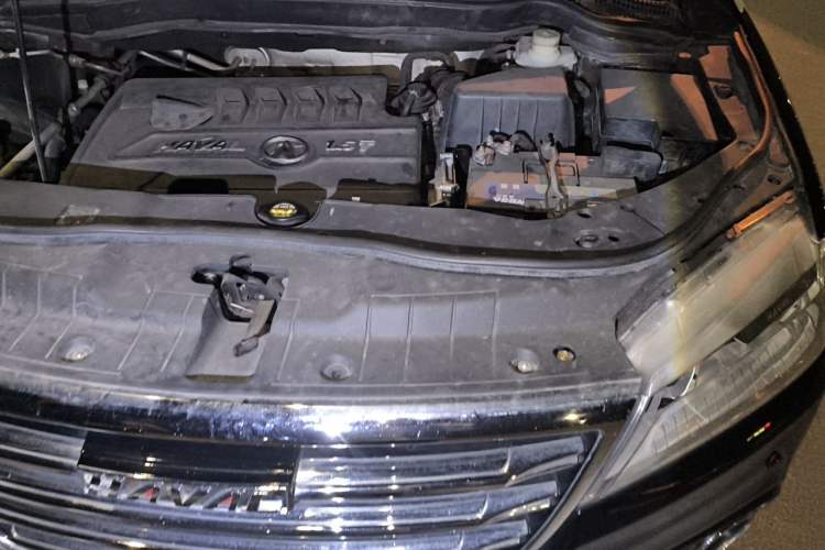Used Haval H6 2015 Sport Edition 1.5T Automatic Two-Wheel Drive Luxury Model Engine Bay Left