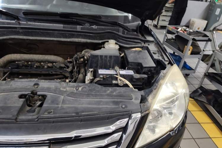 Used Haval H6 2015 Upgraded Model 1.5T Manual Two-Wheel Drive Elite Version Engine Bay Left