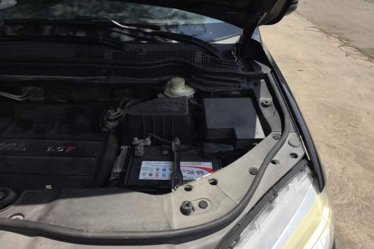 Used Haval H6 2015 Sport Edition 1.5T Automatic Two-Wheel Drive Luxury Model Engine Bay Left