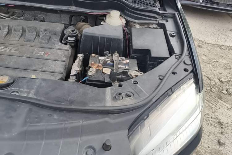 Used Haval H6 2015 Sport Edition 1.5T Automatic Two-Wheel Drive Luxury Model Engine Bay Left