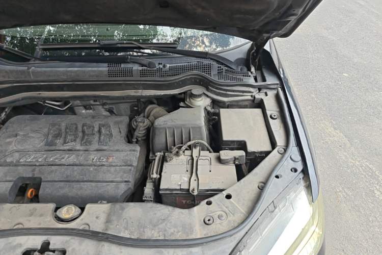 Used Haval H6 2015 Sport Edition 1.5T Automatic Two-Wheel Drive Luxury Model Engine Bay Left