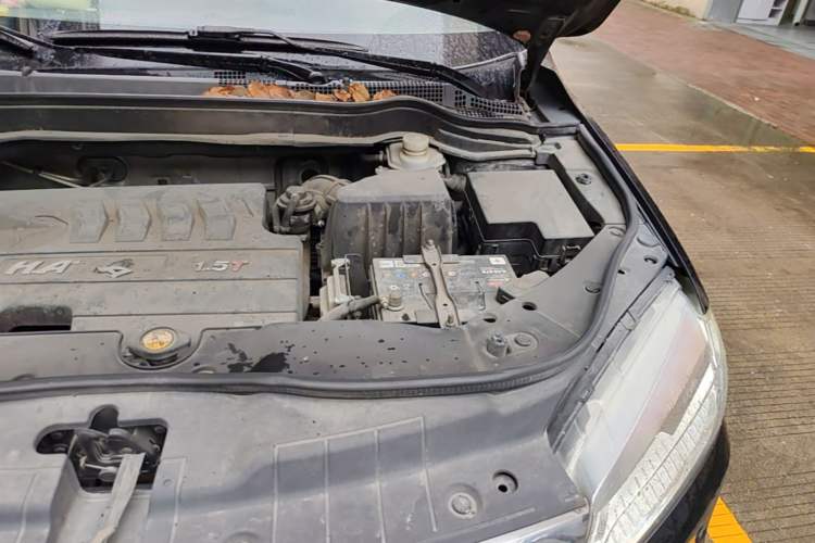 Used Haval H6 2015 Sport Edition 1.5T Manual Two-Wheel Drive Elite Model Engine Bay Left