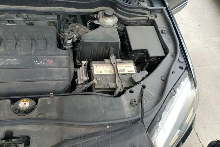 Used Haval H6 2015 Sport Edition 1.5T Manual Two-Wheel Drive Elite Model Engine Bay Left