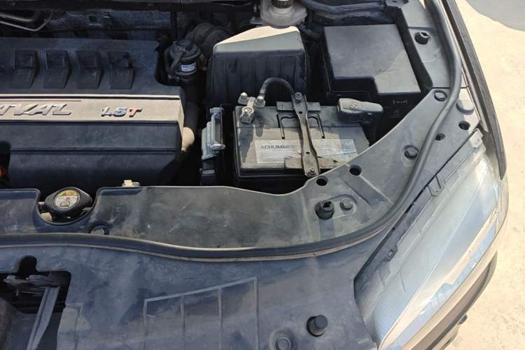 Used Haval H6 2015 Sport Edition 1.5T Automatic Two-Wheel Drive Luxury Model Engine Bay Left