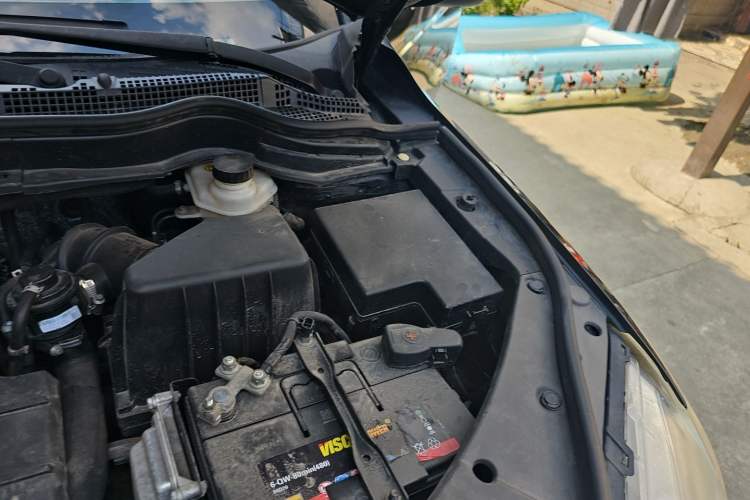 Used Haval H6 2015 Sport Edition 1.5T Automatic Two-Wheel Drive Luxury Model Engine Bay Left