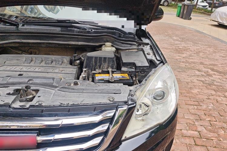 Used Haval H6 2015 Upgraded Model 1.5T Manual Two-Wheel Drive Elite Version Engine Bay Left