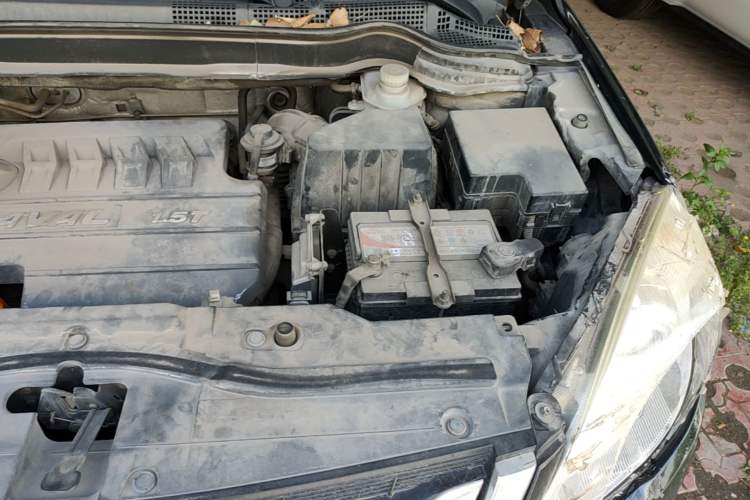 Used Haval H6 2015 Upgraded Model 1.5T Manual Two-Wheel Drive Elite Version Engine Bay Left