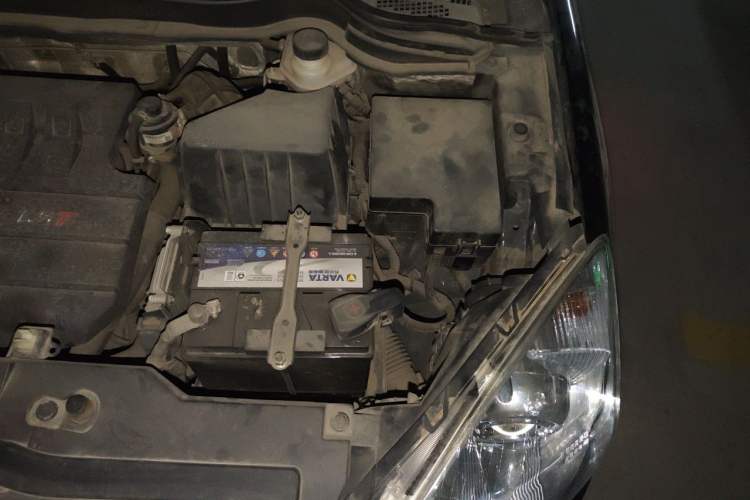 Used Haval H6 2015 Upgraded Model 1.5T Manual Two-Wheel Drive Elite Version Engine Bay Left