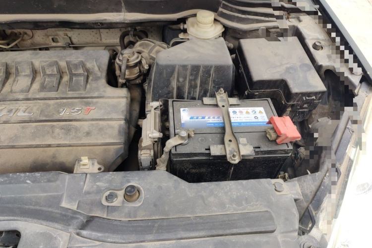 Used Haval H6 2015 Upgraded Model 1.5T Manual Two-Wheel Drive Elite Version Engine Bay Left