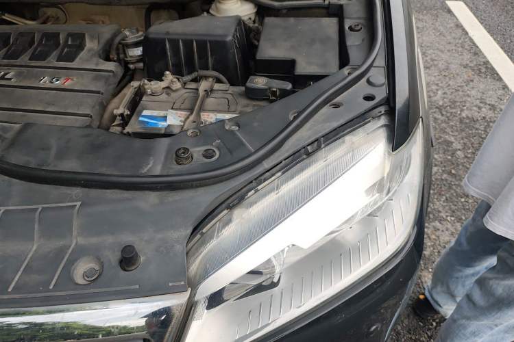 Used Haval H6 2015 Sport Edition 1.5T Automatic Two-Wheel Drive Luxury Model Engine Bay Left