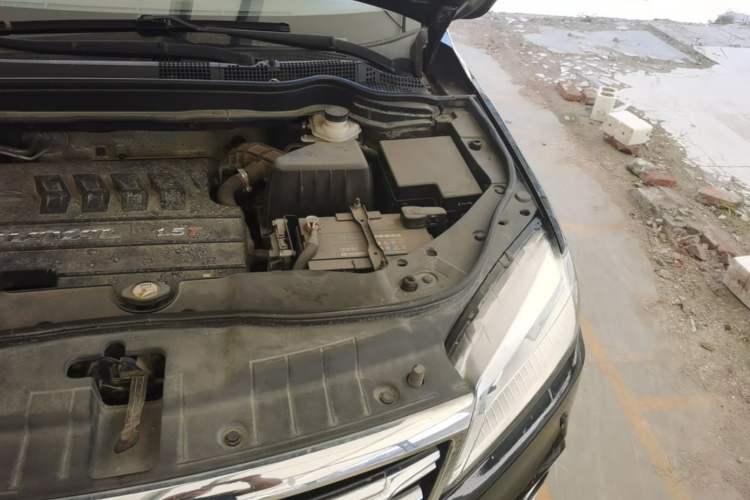 Used Haval H6 2015 Revised Version Sport Edition 1.5T Manual Transmission Two-Wheel Drive Elite Grade Engine Bay Left