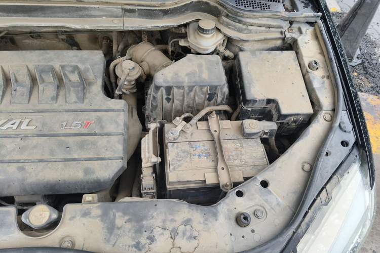 Used Haval H6 2015 Sport Edition 1.5T Automatic Two-Wheel Drive Luxury Model Engine Bay Left
