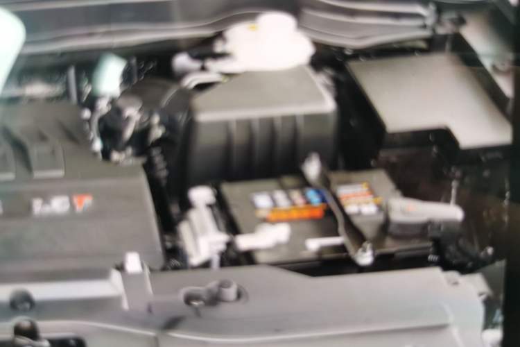 Used Haval H6 2015 Upgraded Model 1.5T Manual Two-Wheel Drive Elite Version Engine Bay Left