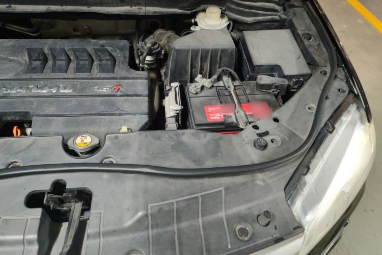 Used Haval H6 2015 Sport Edition 1.5T Automatic Two-Wheel Drive Luxury Model Engine Bay Left