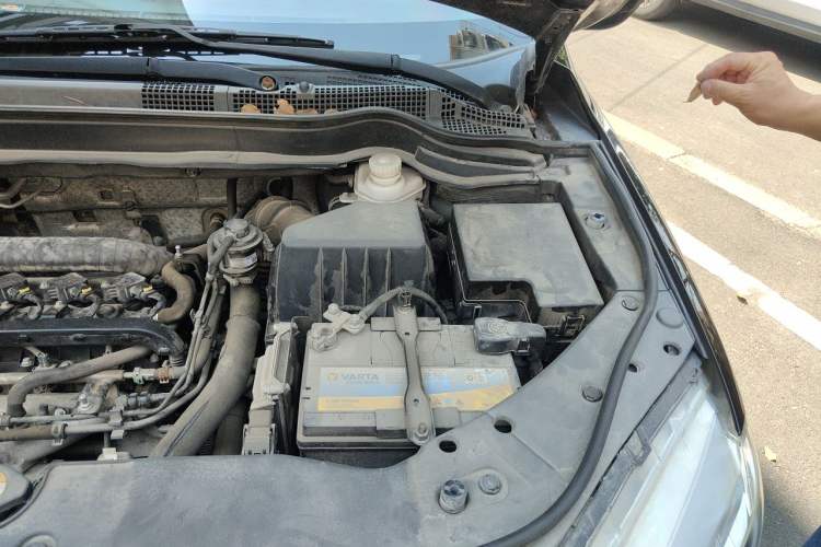 Used Haval H6 2015 Sport Edition 1.5T Automatic Two-Wheel Drive Luxury Model Engine Bay Left