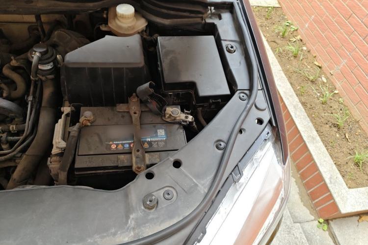 Used Haval H6 2015 Sport Edition 1.5T Manual Two-Wheel Drive Elite Model Engine Bay Left