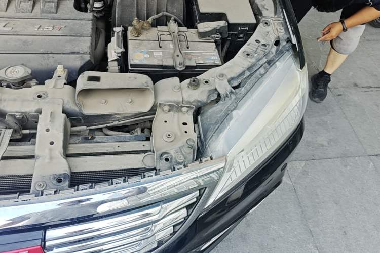 Used Haval H6 2015 Sport Edition 1.5T Automatic Two-Wheel Drive Luxury Model Engine Bay Left