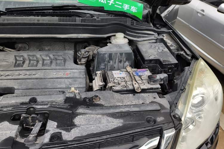 Used Haval H6 2015 Upgraded Model 1.5T Manual Two-Wheel Drive Elite Version Engine Bay Left