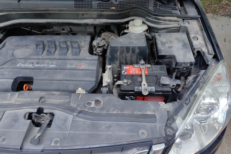 Used Haval H6 2015 Upgraded Model 1.5T Manual Two-Wheel Drive Elite Version Engine Bay Left