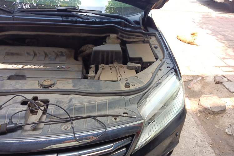 Used Haval H6 2015 Revised Version Sport Edition 1.5T Manual Transmission Two-Wheel Drive Elite Grade Engine Bay Left