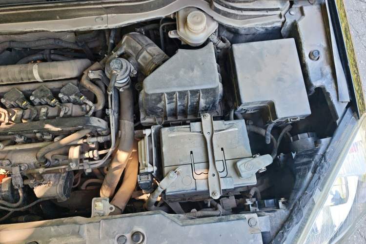 Used Haval H6 2015 Upgraded Model 1.5T Manual Two-Wheel Drive Elite Version Engine Bay Left