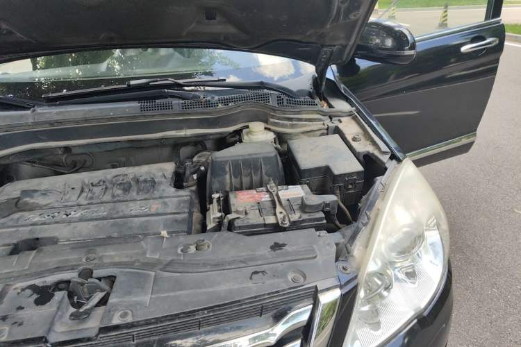 Used Haval H6 2015 Upgraded Model 1.5T Manual Two-Wheel Drive Elite Version Engine Bay Left