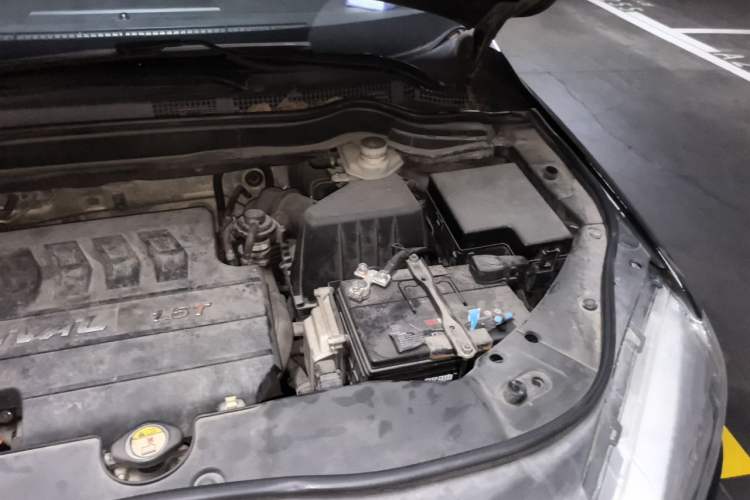 Used Haval H6 2015 Sport Edition 1.5T Automatic Two-Wheel Drive Luxury Model Engine Bay Left
